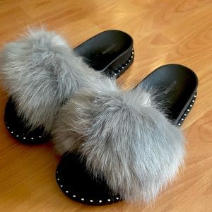 FLUFFY SLIDERS- GREY FAUX- LIKE NEW